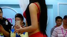 Big Ass Sexy Chinese Model In Underwear Show