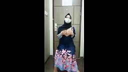 MALAY HIJAB HORNY BREAST AND VAGINA