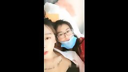 【首尔金美熙】闺蜜带韩国美女下海眼镜妹拿大黑牛玩弄震动阴蒂震动的很爽妹子一直呻吟(Webcam)