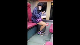 香港九巴少女露白滑大脾惹注目