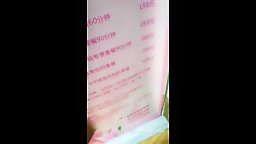 【全国首家性爱娃娃体验馆】体验爆乳充气娃娃紧穴干完充气娃娃，对黑丝经理起色心强推爆操出白浆