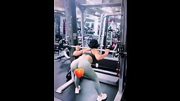 港女玩GYM練「大股尻」 1