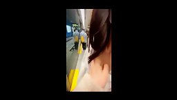 真實港鐵站流出 淫賤男女如入無人之鏡 月台上伸手入女友胸脯摸嫩乳